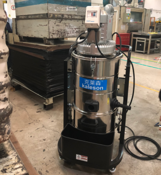 工廠流水線焊接工業(yè)吸塵器使用案例