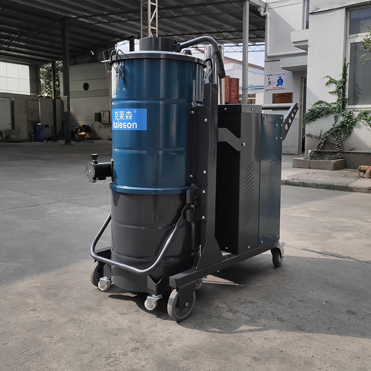 工業(yè)吸塵器可用于狹窄罐體內(nèi)清理 工業(yè)吸塵器可用于狹窄罐體內(nèi)清理