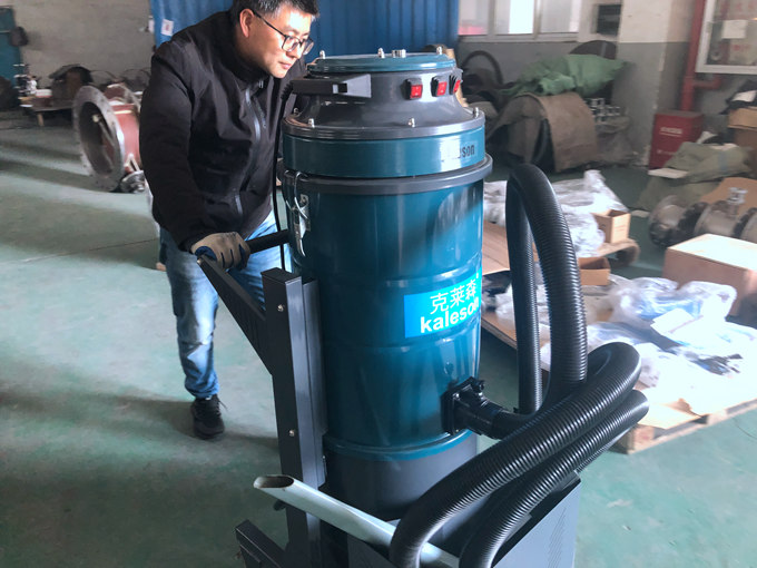 該怎樣區(qū)分工業(yè)吸塵器和商業(yè)吸塵器呢? 該怎樣區(qū)分工業(yè)吸塵器和商業(yè)吸塵器呢?