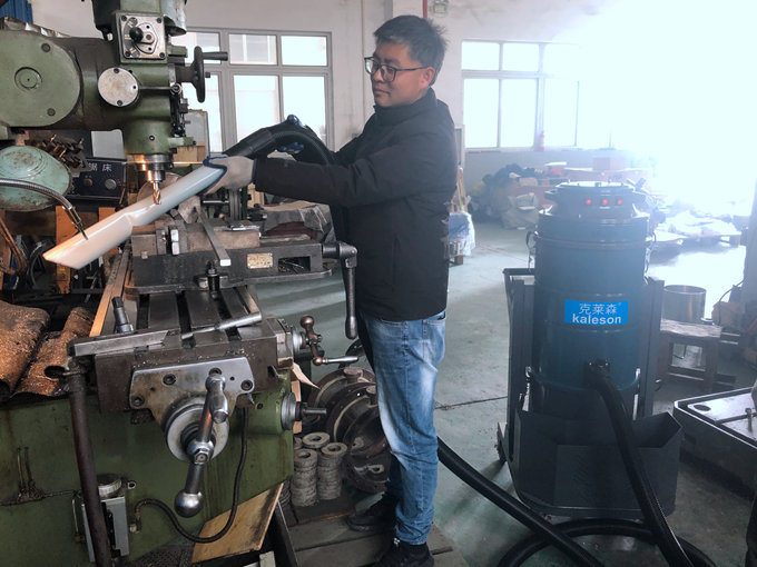 工廠應(yīng)該如何選擇工業(yè)吸塵器 工廠應(yīng)該如何選擇工業(yè)吸塵器