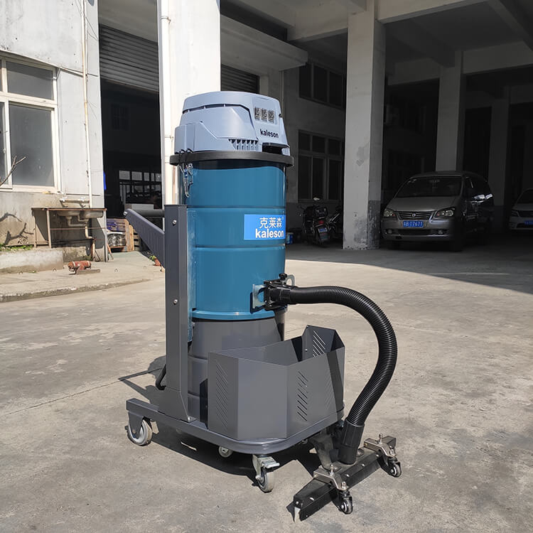 吸塵器在吸的時候，機頭上會有熱風排出來是正常的嗎