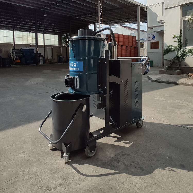 工業(yè)吸塵器使用中電源線很燙是正常的嗎